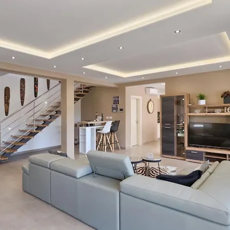 Luxurious Dalma וילה